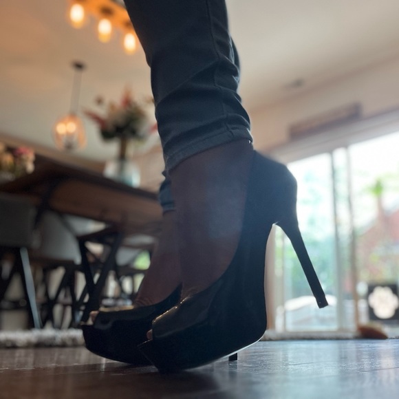 Enzo Angiolini Tanen Black Patent Platform Peeptoe - Picture 10 of 11